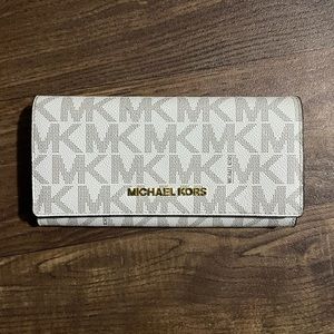 Michael Kors carryall wallet